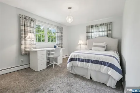 99 Algonquin Trail Oakland NJ 07436