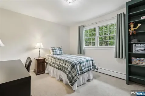 99 Algonquin Trail Oakland NJ 07436