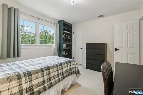 99 Algonquin Trail Oakland NJ 07436
