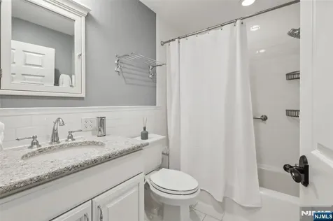 99 Algonquin Trail Oakland NJ 07436