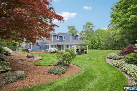 99 Algonquin Trail Oakland NJ 07436