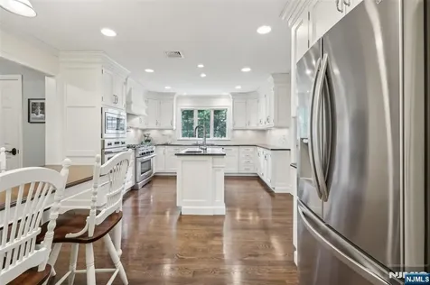 99 Algonquin Trail Oakland NJ 07436