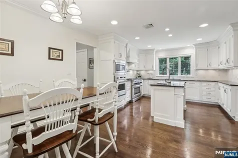 99 Algonquin Trail Oakland NJ 07436