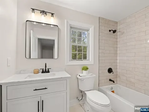 8 Surrey Lane East Brunswick NJ 08816