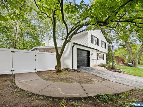 8 Surrey Lane East Brunswick NJ 08816