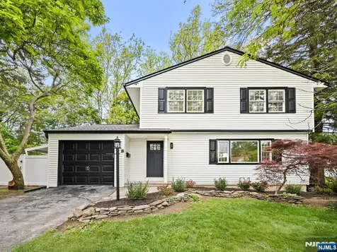 8 Surrey Lane East Brunswick NJ 08816