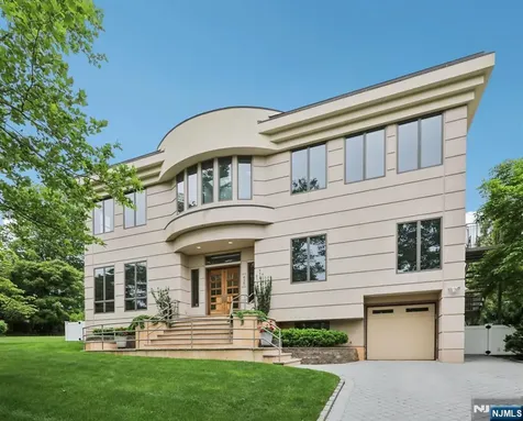 435 Cypress Court New Milford NJ 07646