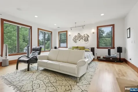 435 Cypress Court New Milford NJ 07646