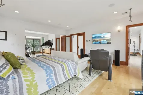 435 Cypress Court New Milford NJ 07646