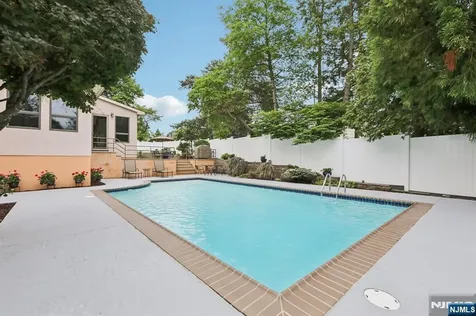 435 Cypress Court New Milford NJ 07646