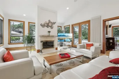 435 Cypress Court New Milford NJ 07646
