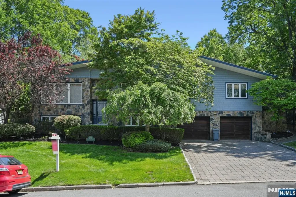 559 Nordhoff Drive Leonia NJ 07605