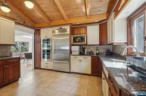 559 Nordhoff Drive Leonia NJ 07605