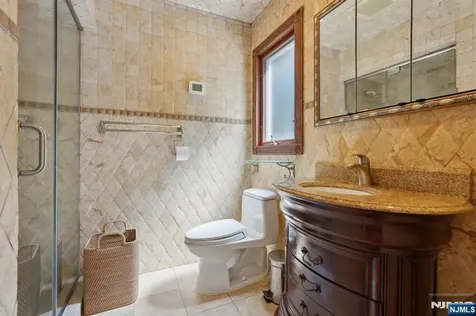 559 Nordhoff Drive Leonia NJ 07605