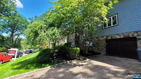 559 Nordhoff Drive Leonia NJ 07605