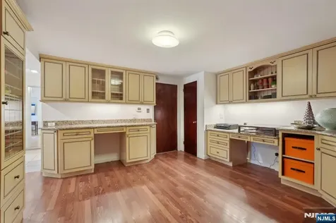 559 Nordhoff Drive Leonia NJ 07605