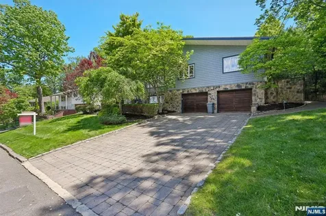 559 Nordhoff Drive Leonia NJ 07605