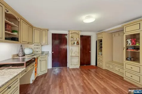 559 Nordhoff Drive Leonia NJ 07605