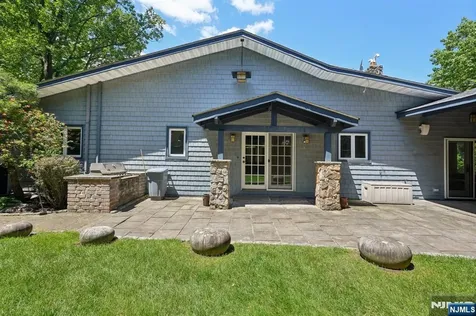 559 Nordhoff Drive Leonia NJ 07605