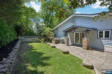 559 Nordhoff Drive Leonia NJ 07605