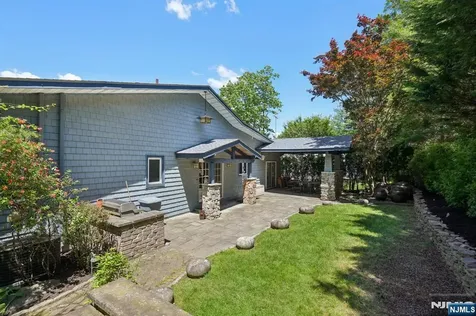 559 Nordhoff Drive Leonia NJ 07605