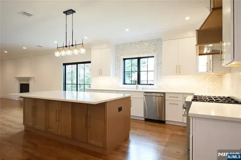 10 Vervalen Street Norwood NJ 07648
