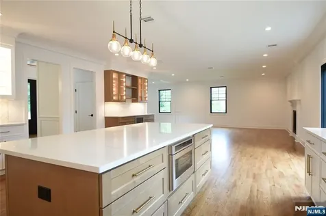 10 Vervalen Street Norwood NJ 07648