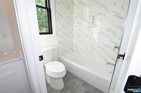 10 Vervalen Street Norwood NJ 07648