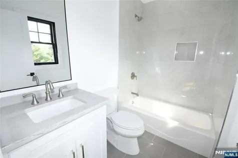 10 Vervalen Street Norwood NJ 07648