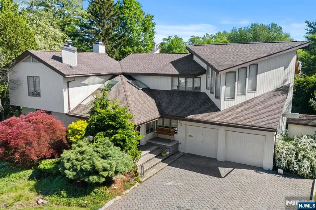 22 Laurence Court Closter NJ 07624