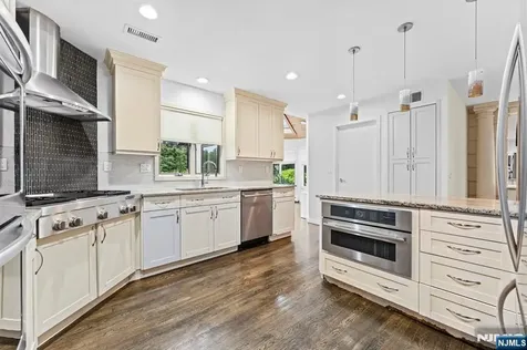 22 Laurence Court Closter NJ 07624