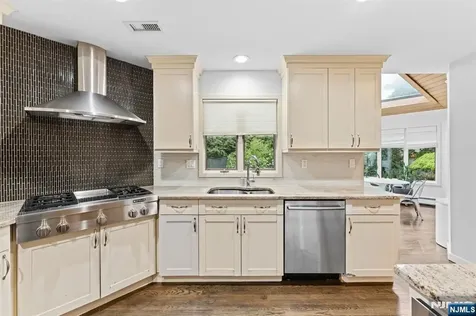 22 Laurence Court Closter NJ 07624