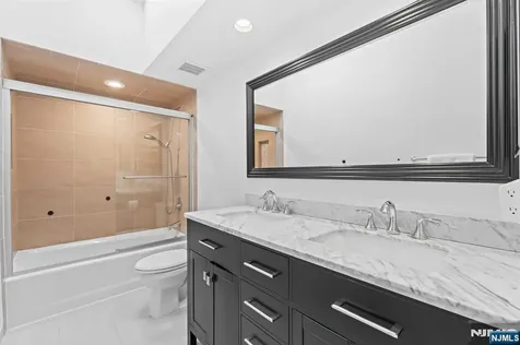 22 Laurence Court Closter NJ 07624