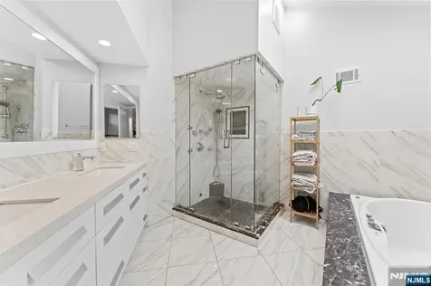 22 Laurence Court Closter NJ 07624