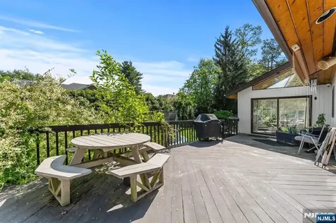 22 Laurence Court Closter NJ 07624