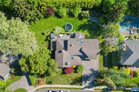 22 Laurence Court Closter NJ 07624