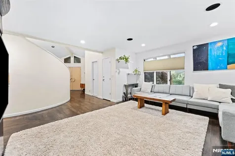 22 Laurence Court Closter NJ 07624