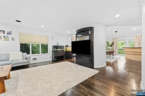 22 Laurence Court Closter NJ 07624