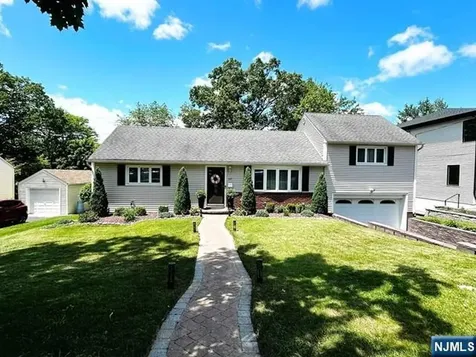 321 Maplewood Drive Paramus NJ 07652