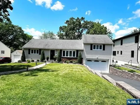321 Maplewood Drive Paramus NJ 07652