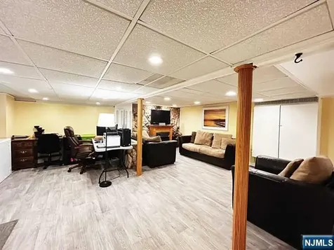 321 Maplewood Drive Paramus NJ 07652