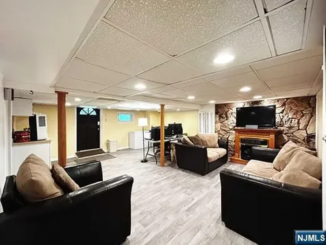 321 Maplewood Drive Paramus NJ 07652