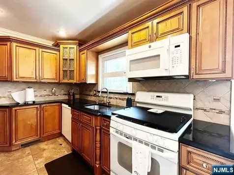 321 Maplewood Drive Paramus NJ 07652