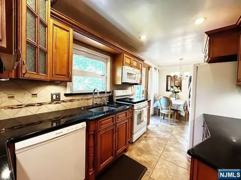 321 Maplewood Drive Paramus NJ 07652