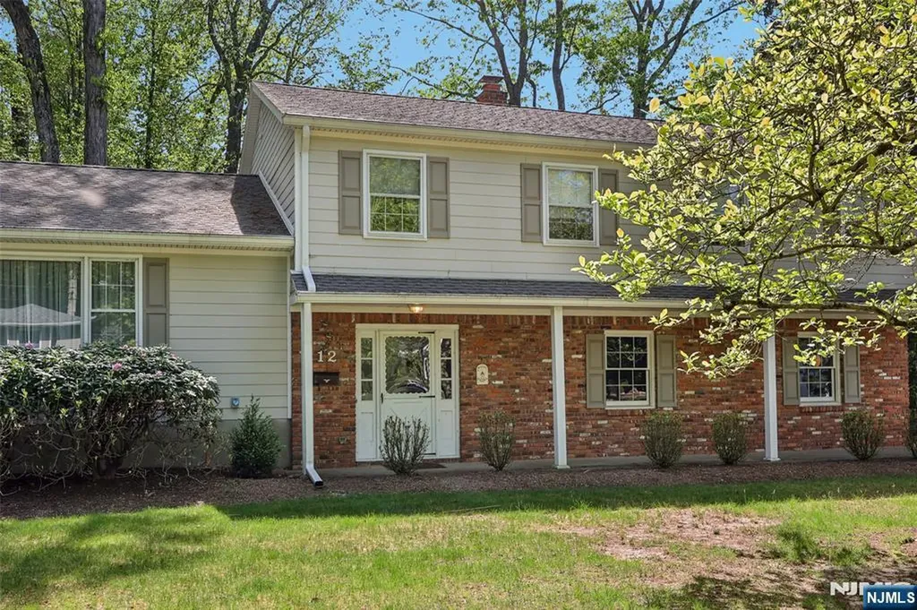 12 Colonial Drive Allendale NJ 07401