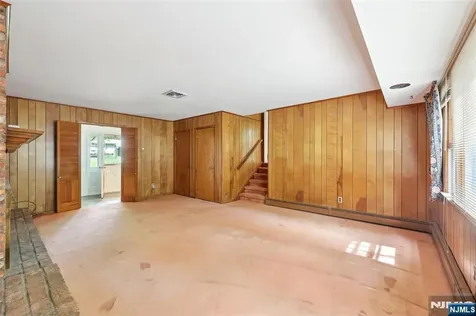 12 Colonial Drive Allendale NJ 07401
