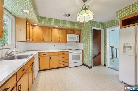 12 Colonial Drive Allendale NJ 07401