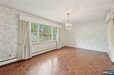 12 Colonial Drive Allendale NJ 07401