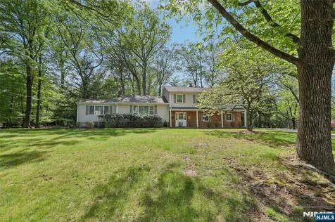 12 Colonial Drive Allendale NJ 07401