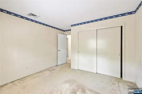 12 Colonial Drive Allendale NJ 07401